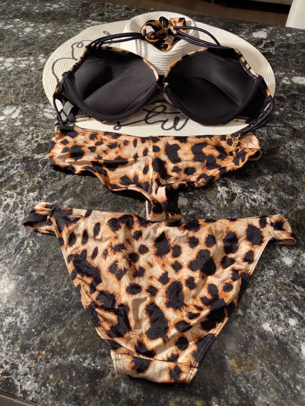 Victoria Secrets bikini bombshell 32DD and S hoop bottoms - Picture 12 of 16